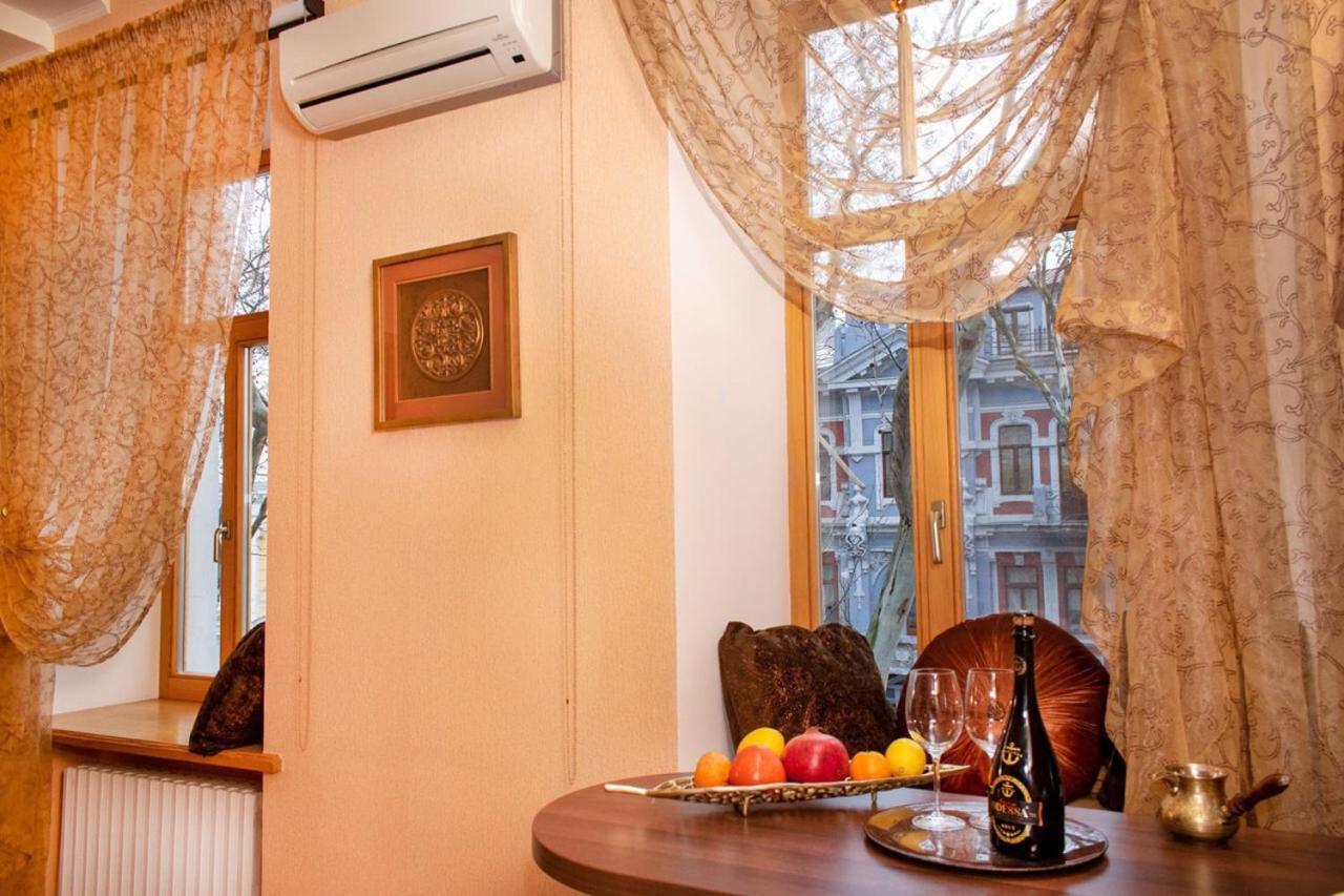 Mini-Hotel In The Very Heart Of Odessa Экстерьер фото